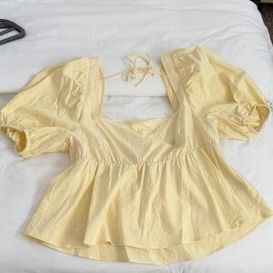 Divided Light Yellow Puff Sleeve Blouse
